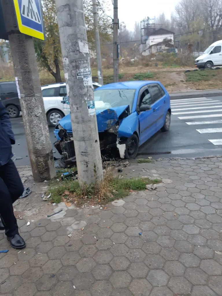 ДТП в Кишинёве: Volkswagen врезался в столб