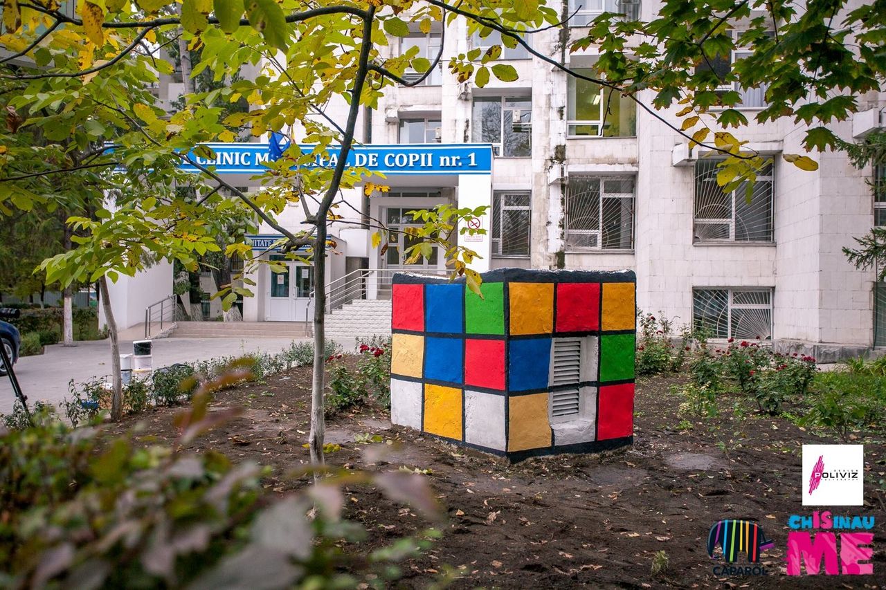 В Кишиневе появился "кубик Рубика"