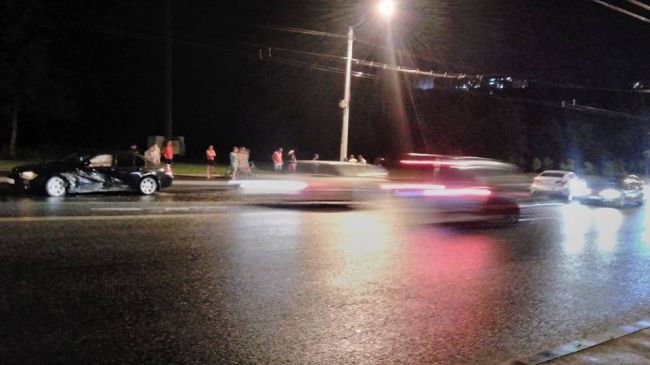 Accident cumplit cu bolizi de lux. Doua BMW-uri si un Lexus s-au ciocnit violent pe Alecu Russo