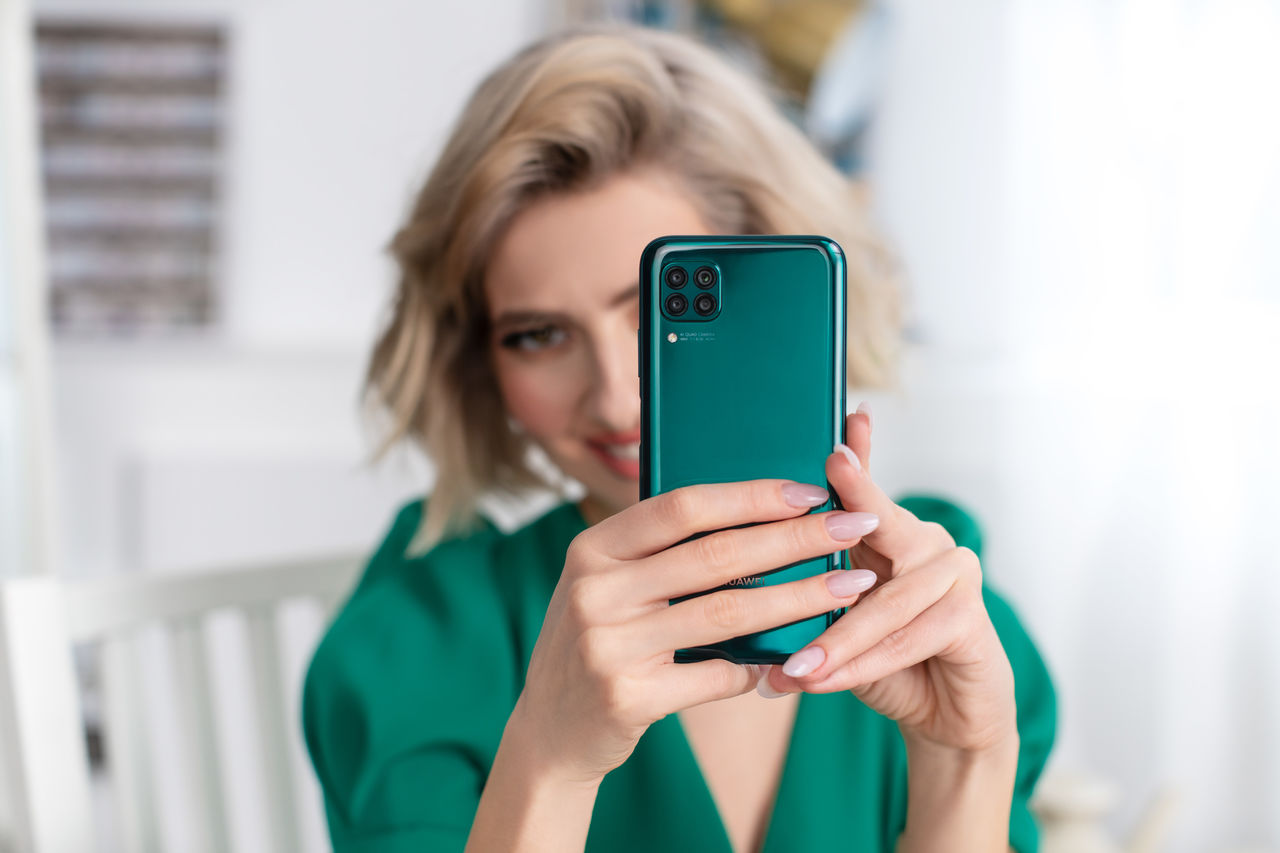 Румынская певица Лидия Бубле cтала лицом нового Huawei P40 Lite ®