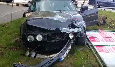 В результате ДТП на Рышкановке было снесено электоральное панно