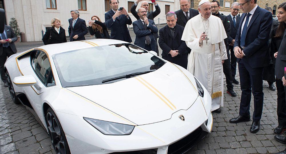Lamborghini папы римского продали на аукционе за рекордную сумму