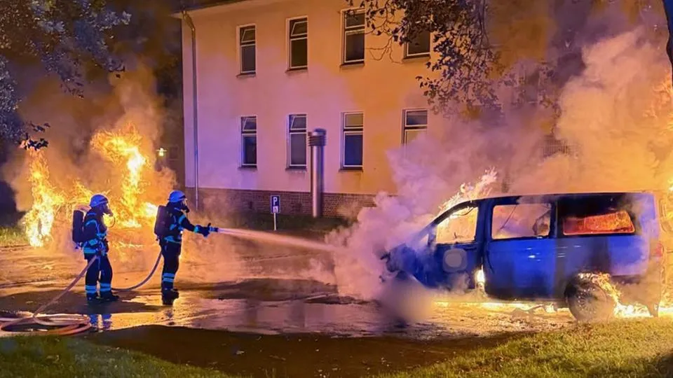 На западе Германии подожгли автомобили бундесвера