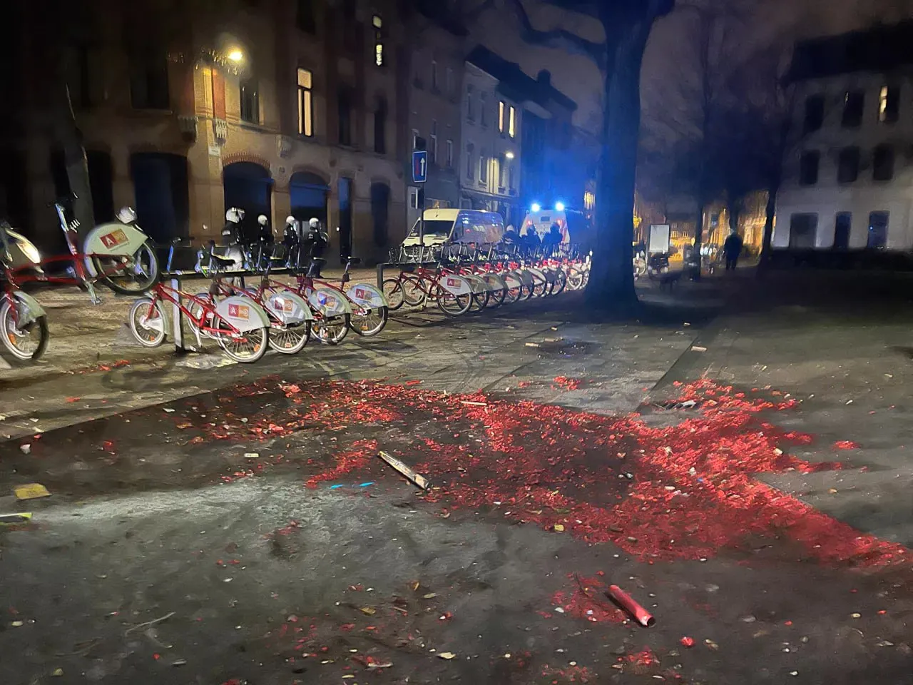 Zeci de mașini au fost incendiate la Bruxelles în noaptea de Revelion: Peste 150 de persoane, reținute
