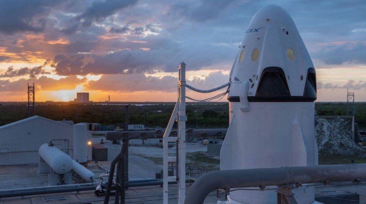 SpaceX испытала пассажирский космический корабль Crew Dragon