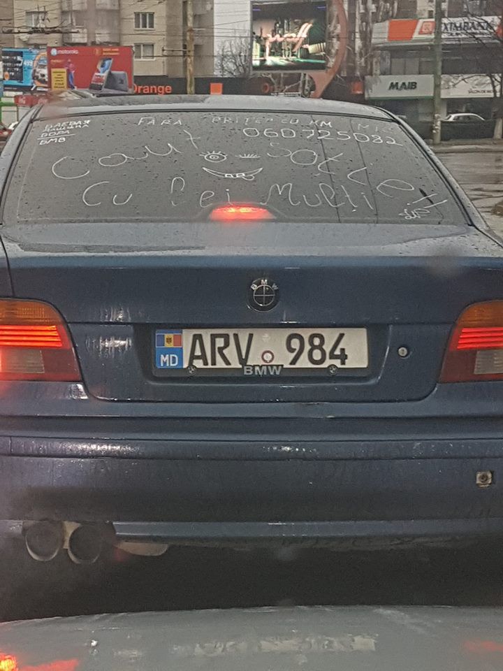 Mesajul disperat scris pe geamul unui BMW din Capitală