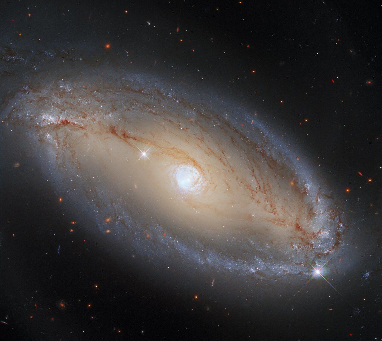 Hubble сфотографировал гигантский "глаз" в созвездии Терезы