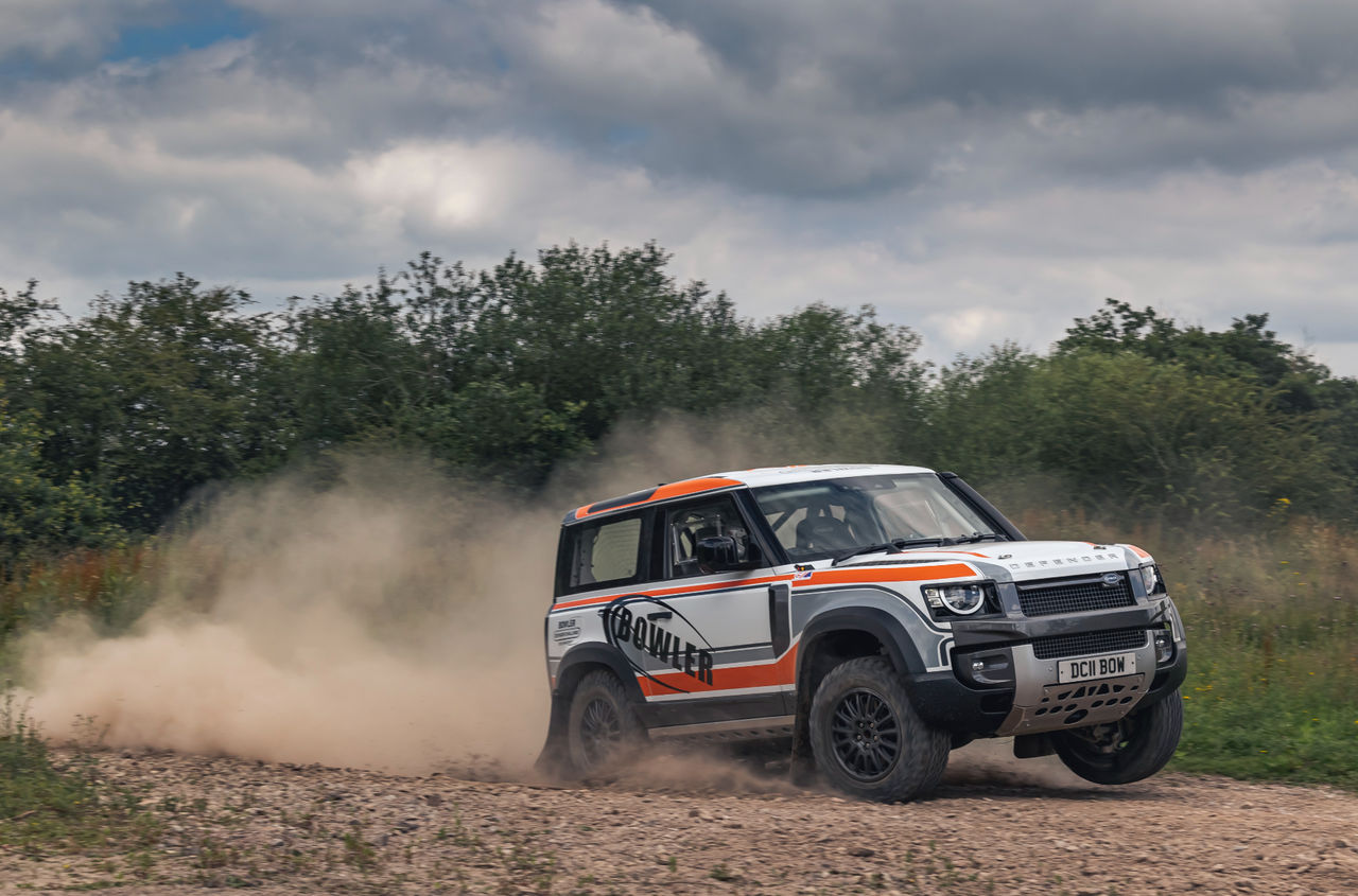 Новый Land Rover Defender обзавелся раллийной версией