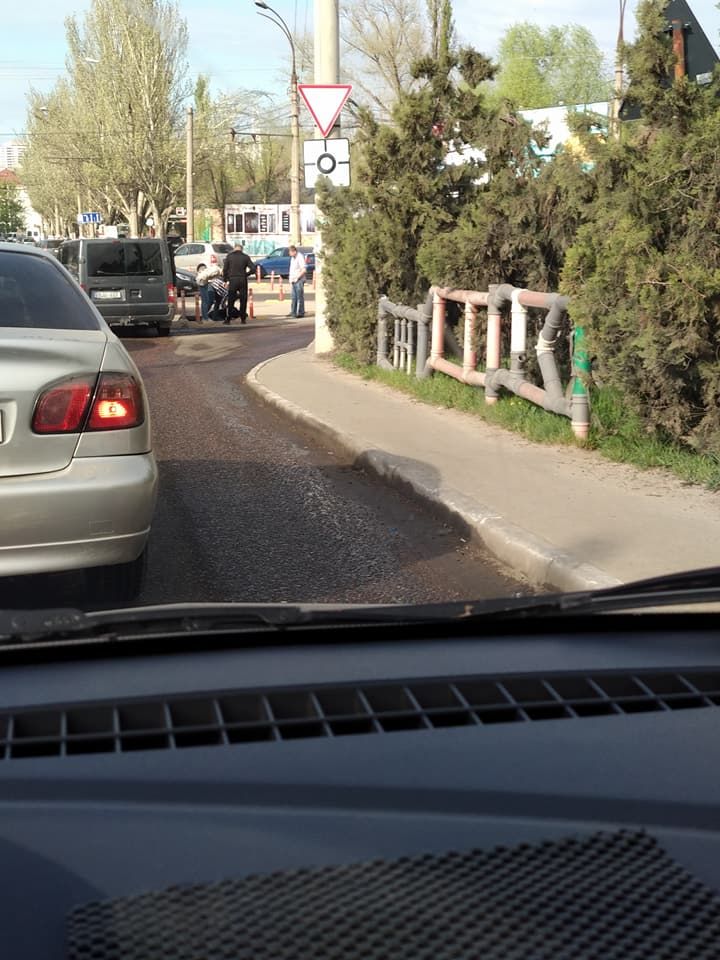 В Кишиневе посреди проезжей части скончался мужчина