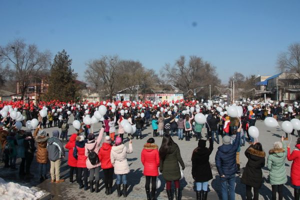 В Чадыр-Лунге отметили начало весны масштабным флешмобом