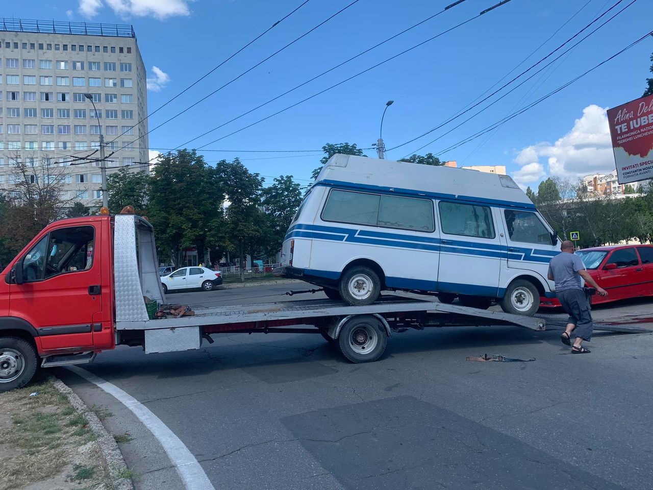 На Рышкановке эвакуировали 2 авто, припаркованных в неположенном месте