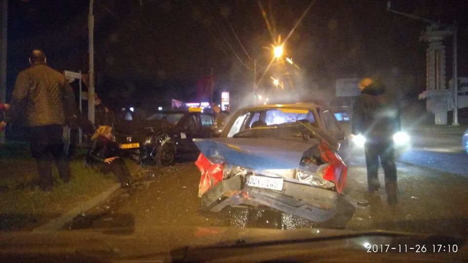 Accident grav în Capitală: Două mașini, făcute zob