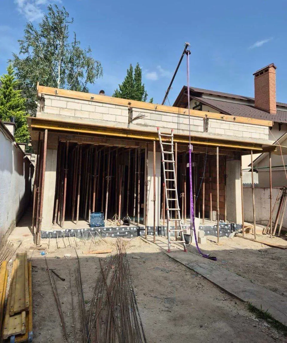 O clădire din sectorul Buiucani, construită fără autorizație, a fost demolată