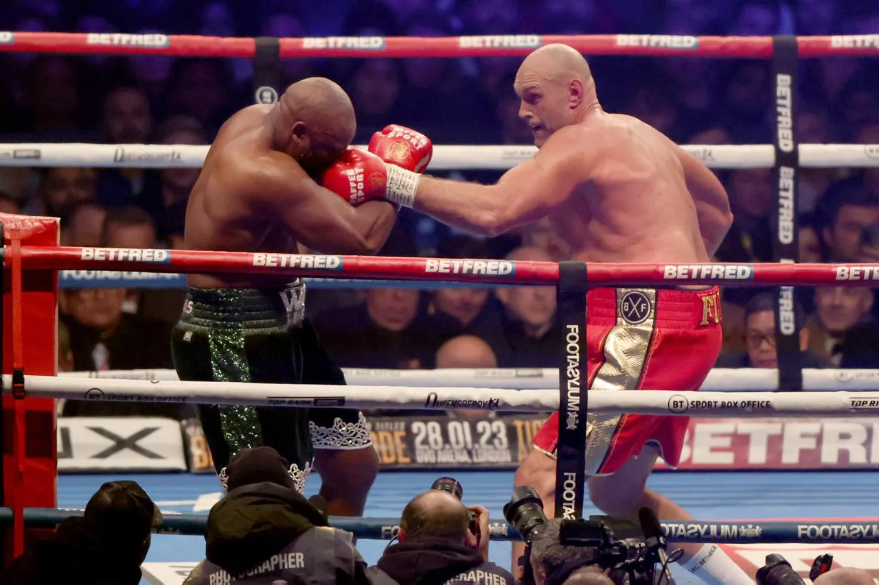 Фьюри нокаутировал Чисору и защитил пояс WBC в супертяжелом весе