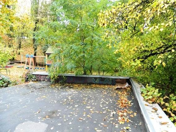 Возле детской площадки в Киеве нашли гранату