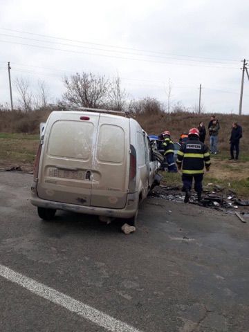 Accident teribil la Sângerei: Un mort și doi răniți. Primele imagini