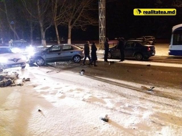 В столице за вечер произошли сразу две аварии с участием легковых автомобилей