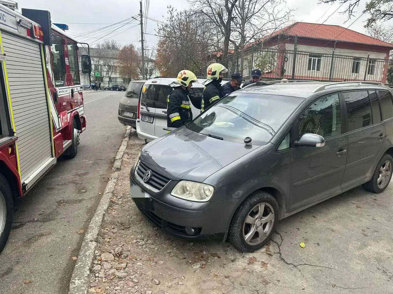 Un copil de un an a rămas blocat într-o mașină la Orhei