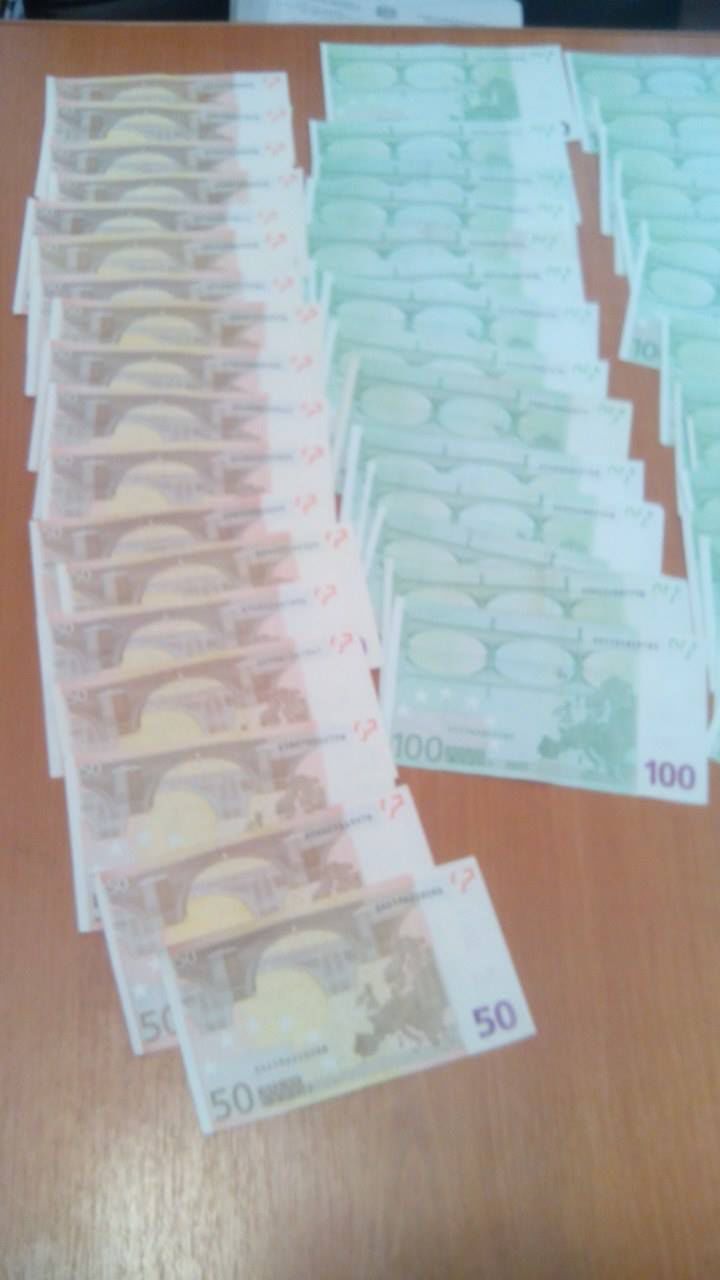 Ofițer din cadrul Centrului pentru combaterea traficului de persoane, reținut: A pretins 30 mii de euro mită