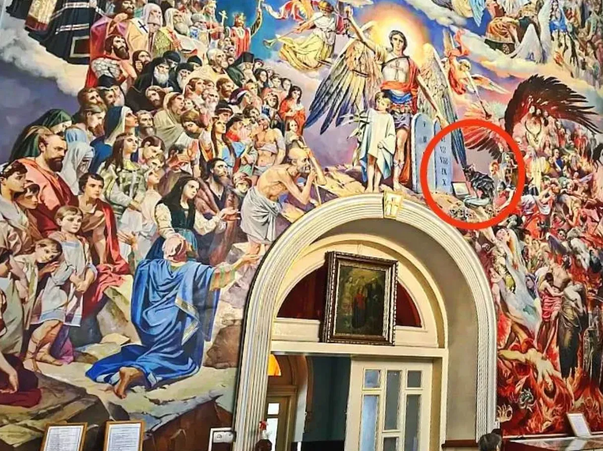 Священник храма с изображением черта с ноутбуком: Не одобряем зависимость от гаджетов