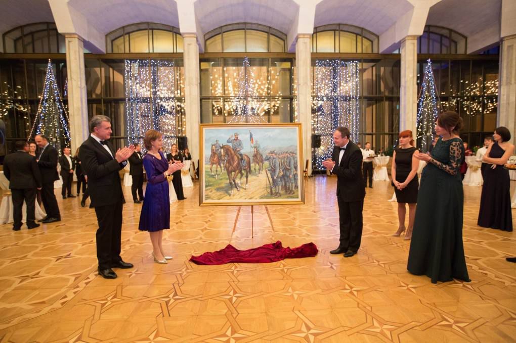 Спикер Андриан Канду вышел в свет с женой, беременной третьим ребенком