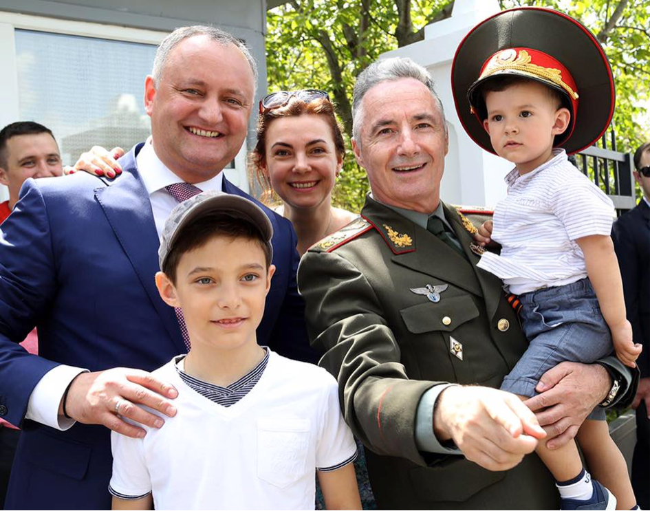 Cine este Gaiciuc, decorat de Dodon cu cea mai înaltă distincţie în stat