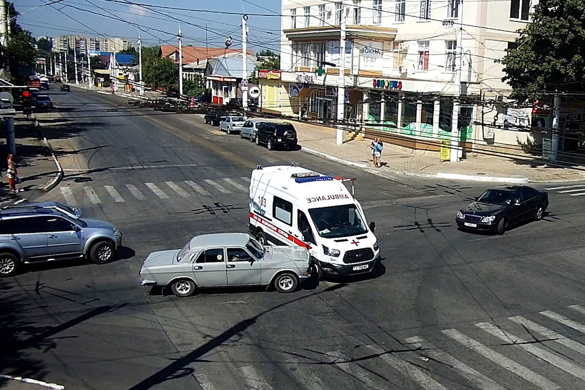 В Тирасполе в результате ДТП пострадал врач, находившийся в салоне "скорой помощи"