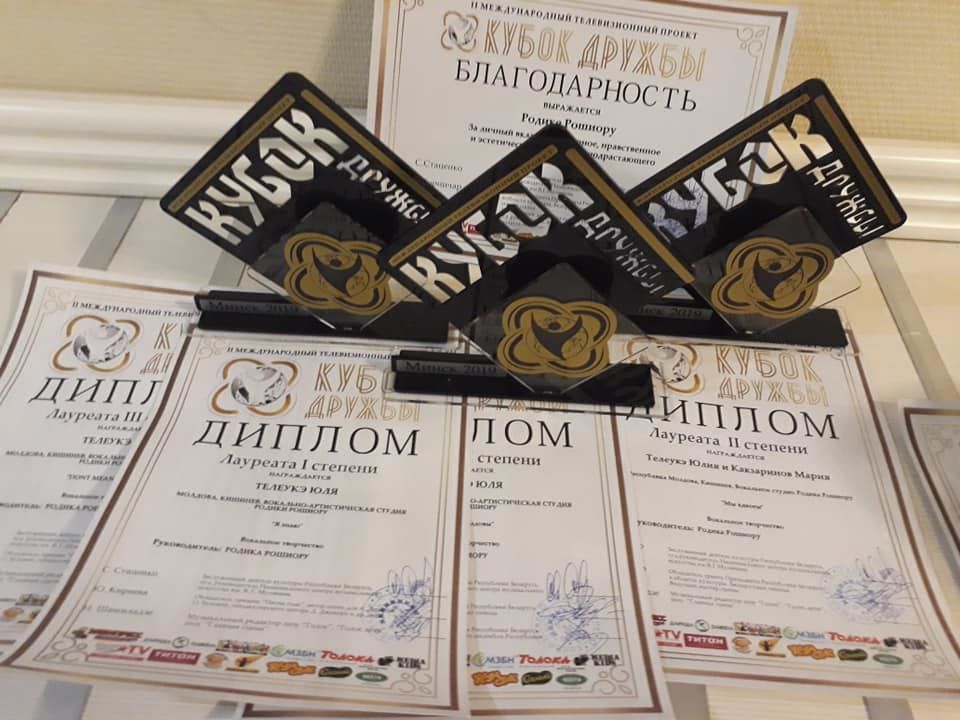 Девушки из РМ заняли первые места на музыкальном конкурсе в Беларуси
