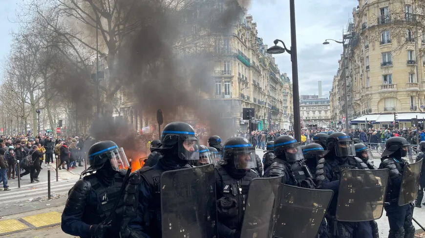 Во Франции не намерены прекращать протесты из-за пенсионной реформы
