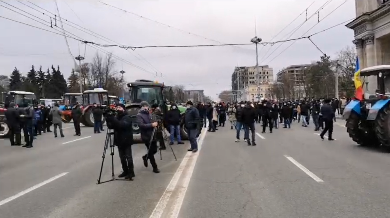 Протестующие фермеры заблокировали движение в центре столицы