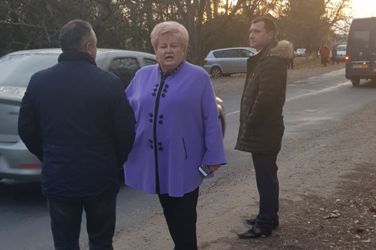 Регина Апостолова замечена за возможной избирательной агитацией в Иванче