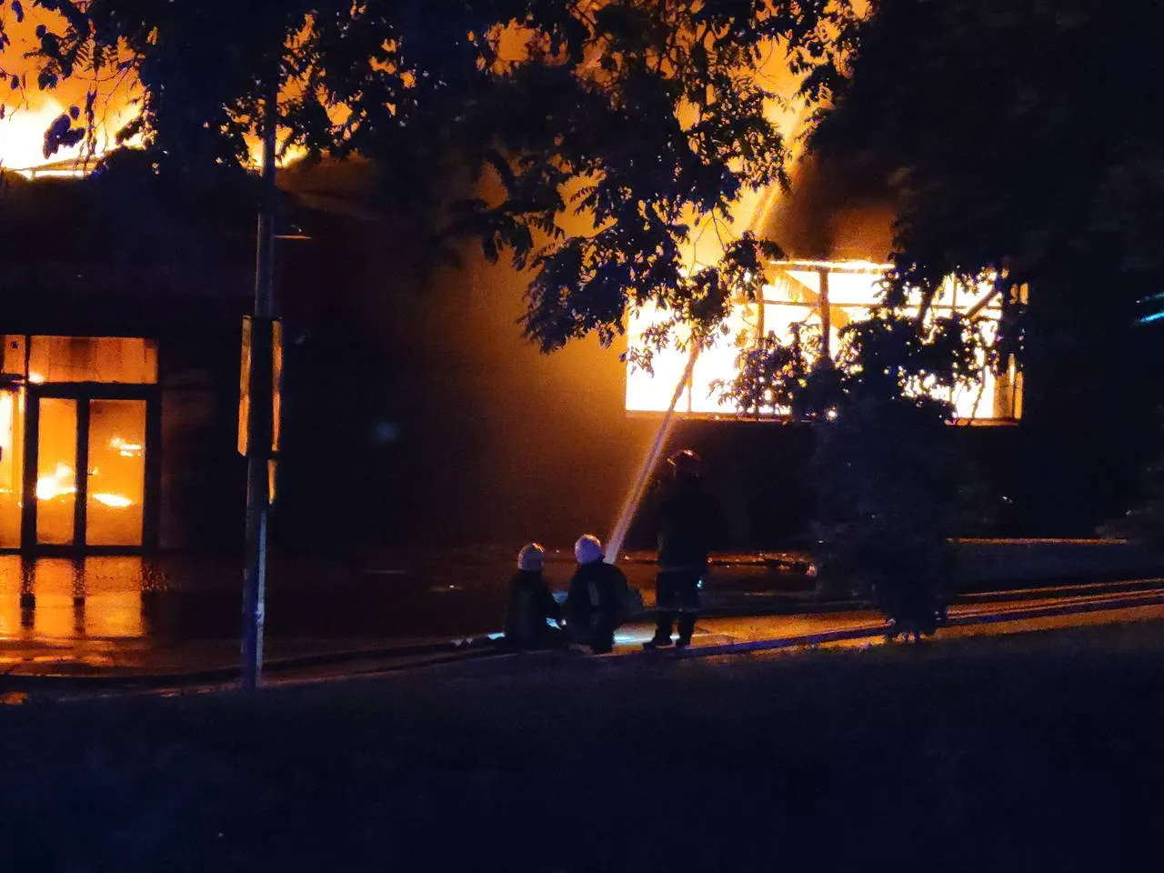 Ракетный удар по Одессе: в городе возникло несколько пожаров, есть раненые