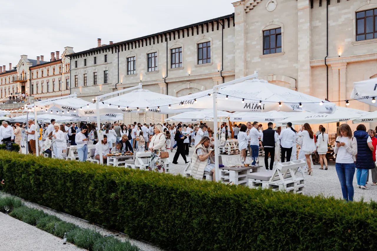 Cucoanele Fiesta в Castel Mimi