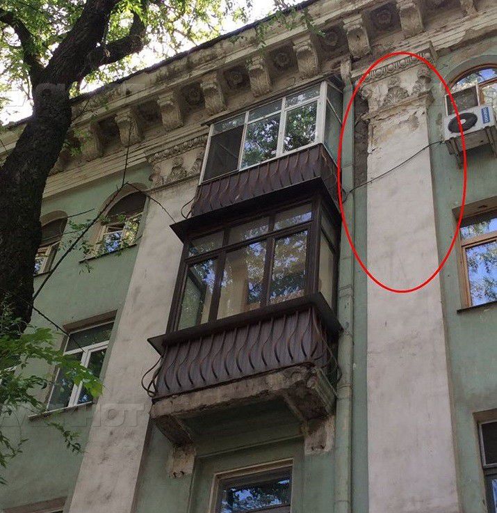 В центре Кишинева аварийное здание угрожает жизни горожан