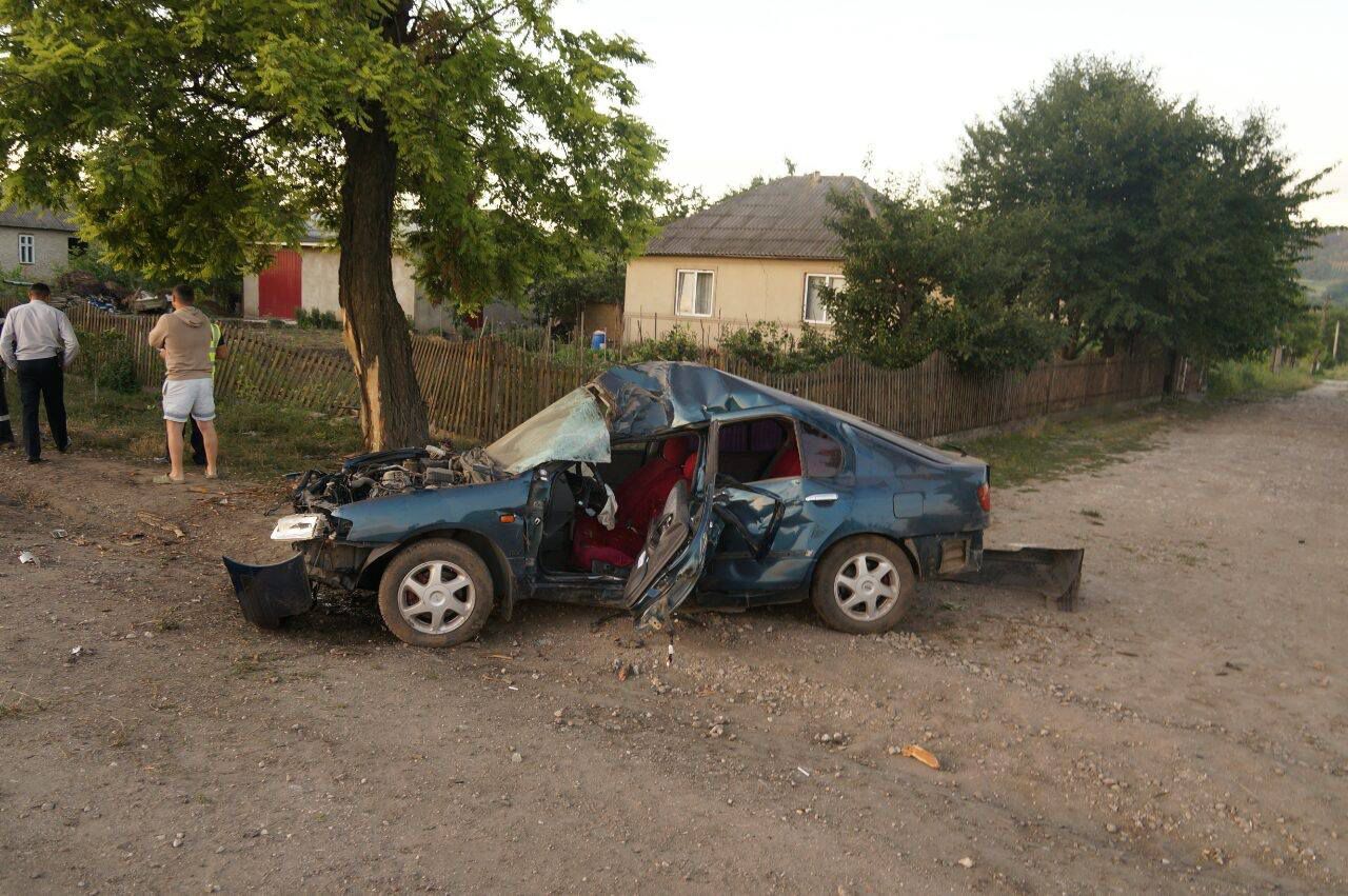 A furat o maşină şi a făcut-o zob; Un tânăr de 22 de ani din capitală, în stare gravă la spital