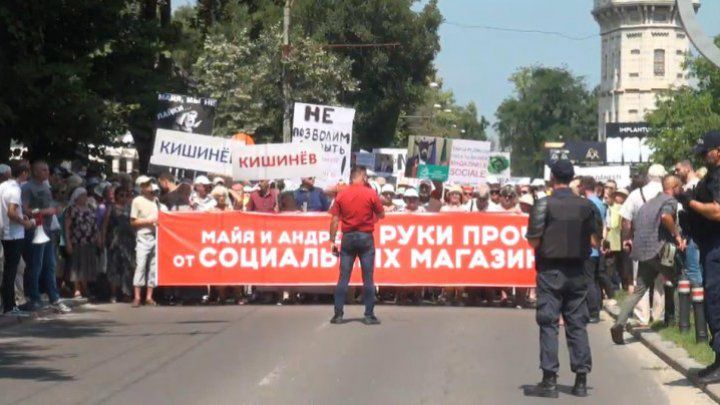 В центре Кишинева сторонники Шора заблокировали дорожное движение