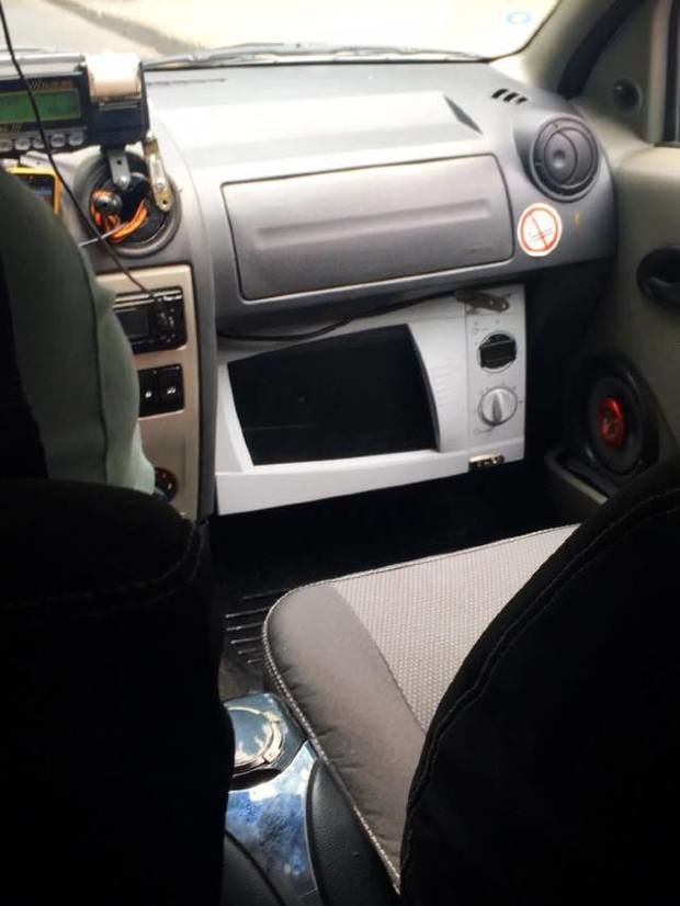 Un taximetrist din Chișinău și-a utilat mașina cu un cuptor cu microunde
