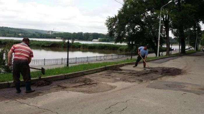 В столице пытаются устранить последствия вчерашнего потопа
