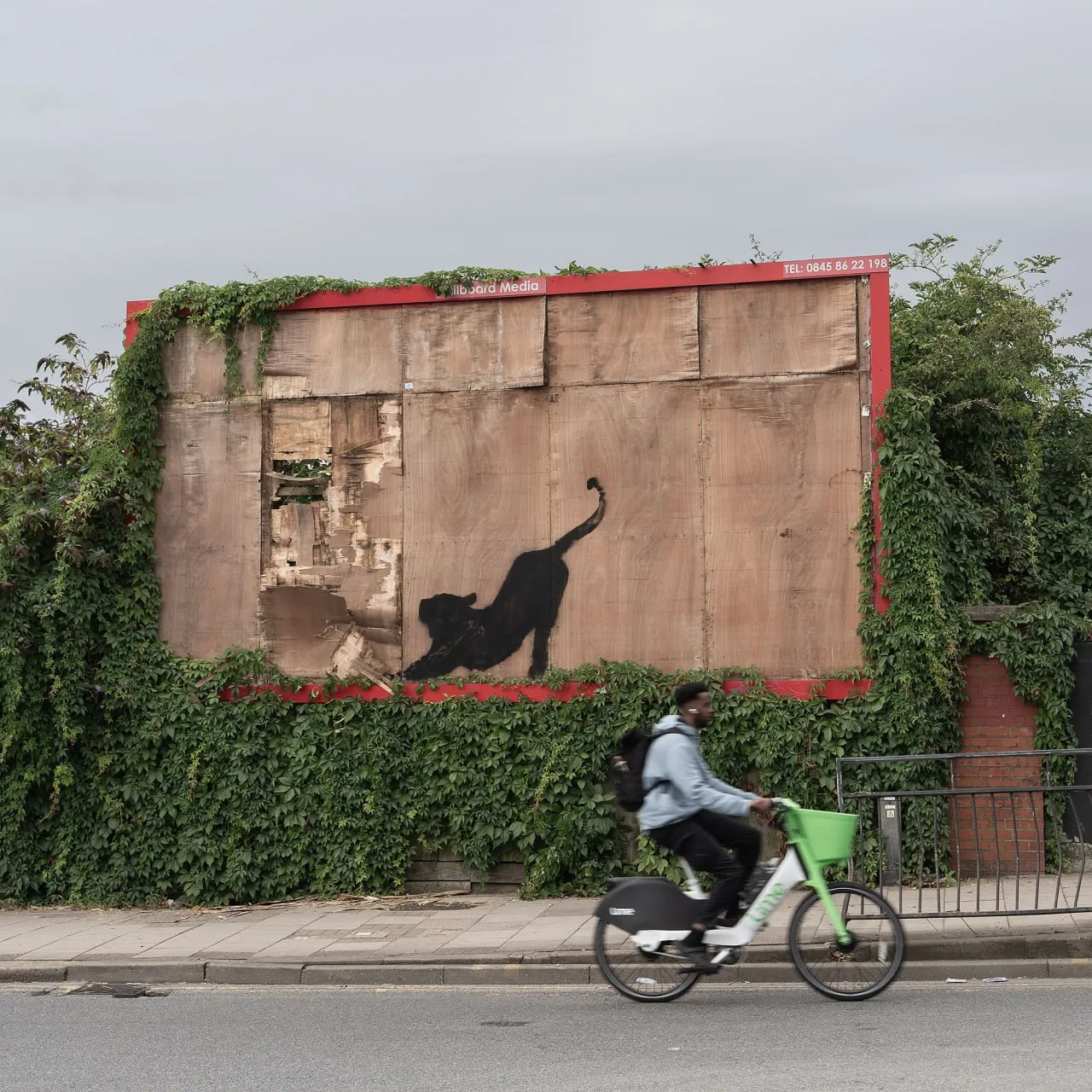 O nouă lucrare a artistului anonim Banksy a apărut la Londra