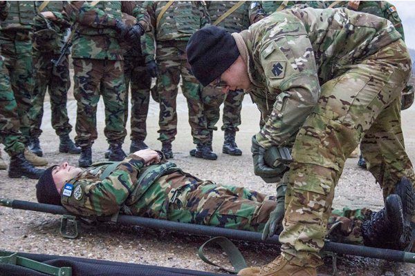 Antrenamentele militarilor moldoveni profesioniști în Kosovo