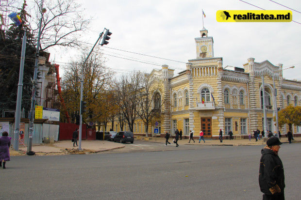 Светофор перед мэрией сильно разозлил Киртоакэ: Вы хотите, чтобы меня засмеяли все окрестные собаки?!