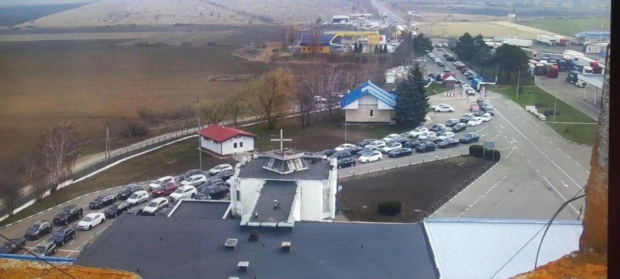 На КПП в Леушенах и Скулянах в направлении выезда из РМ огромные очереди