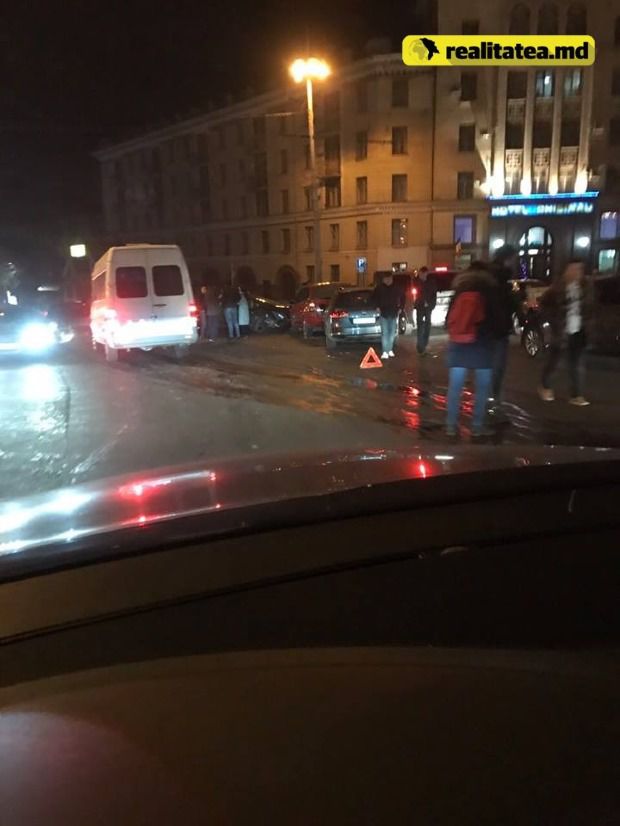 Вечерняя цепная авария с участием шести автомобилей в столице произошла по вине таксиста
