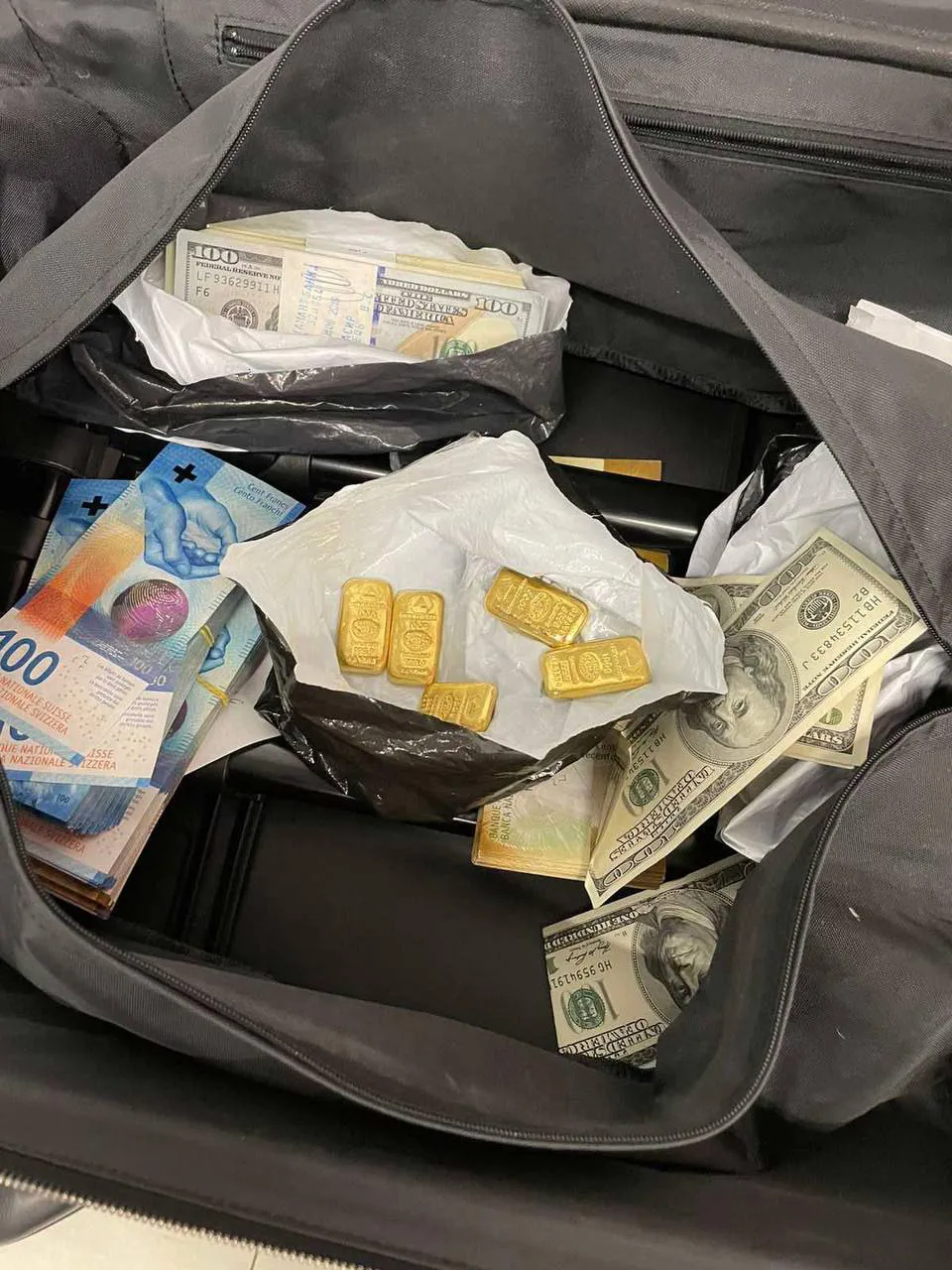 В аэропорту Кишинева у гражданки Украины конфисковали более $24 тысяч