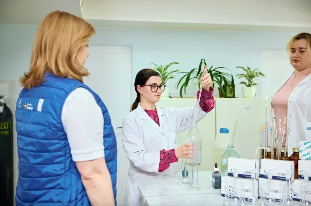 В Молдову доставлено три тонны биоразлагаемого сорбента для защиты водных ресурсов