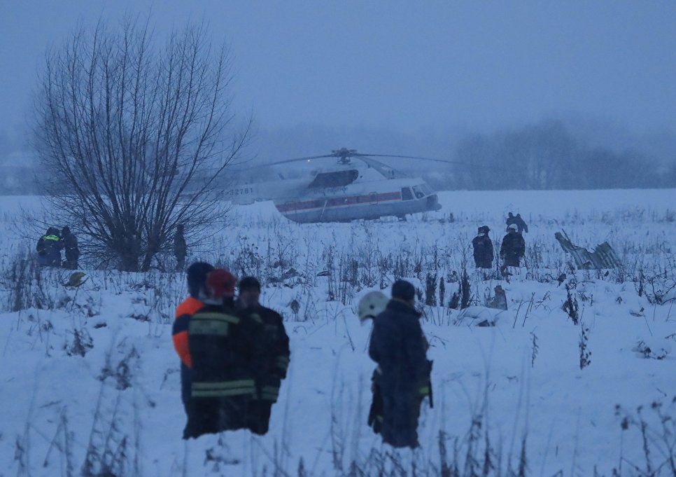 В России упал пассажирский самолет: на борту был 71 человек