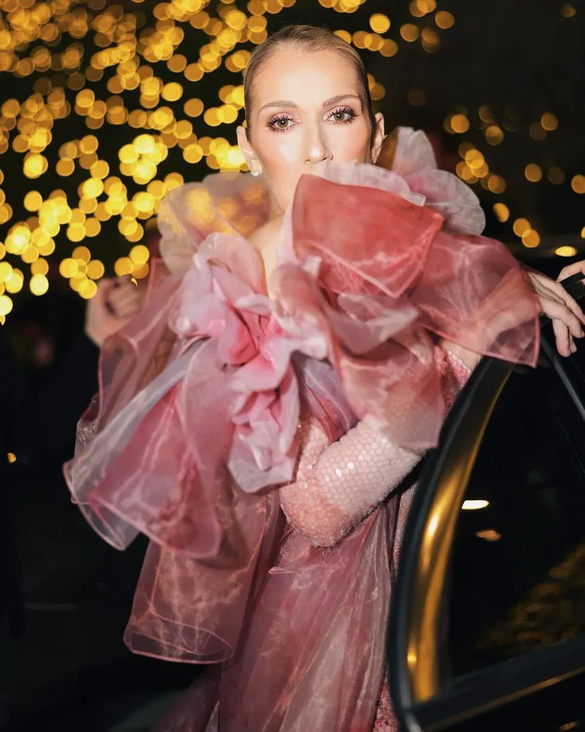 Celine Dion, care e grav bolnavă, a cântat la prezentarea de modă Elie Saab