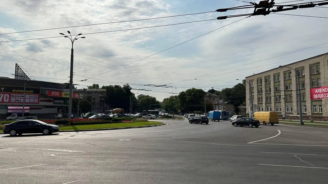 Еще на двух столичных перекрестках установят "умные" светофоры