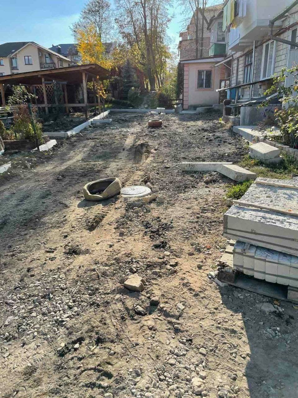В Кишиневе продолжается благоустройство дворов жилых домов