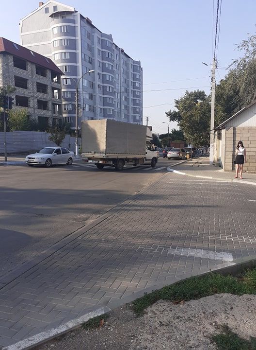 В Комрате микроавтобус сбил женщину